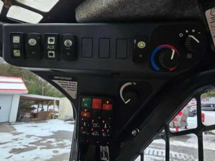 2020-deere-330g-image-17