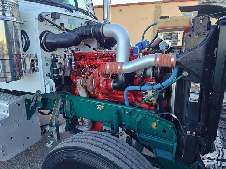 2015-peterbilt-389-image-25