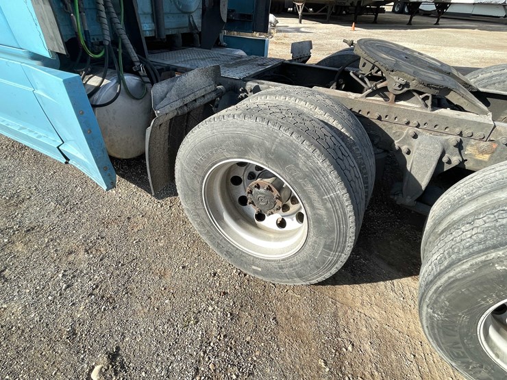 #206-•-2012-freightliner-cascadia-semi-tractor-(title-in-delay)-(denmark,-wi)-image-28