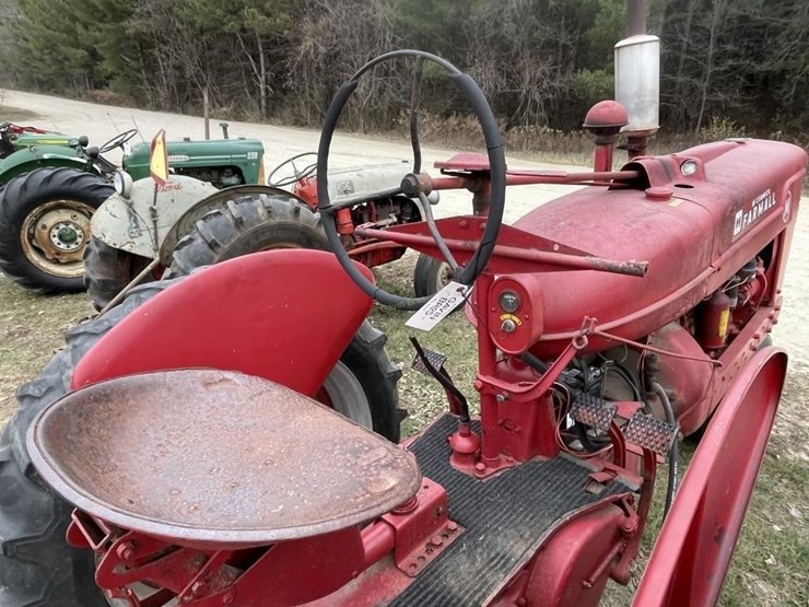 farmall-m-narrow-front-tractor-image-7