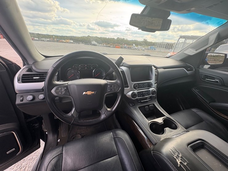 2018-chevrolet-tahoe-lt-image-17