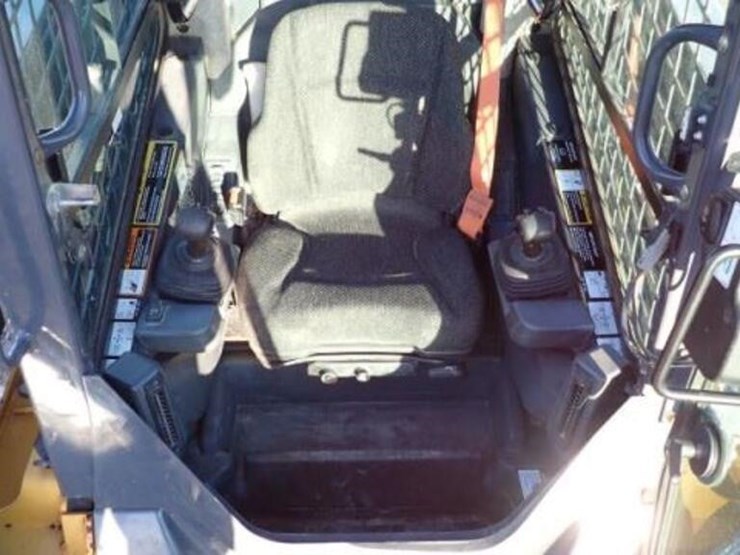 2019-deere-331g-image-11