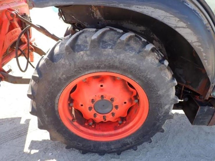 2011-kubota-m7040d-image-63