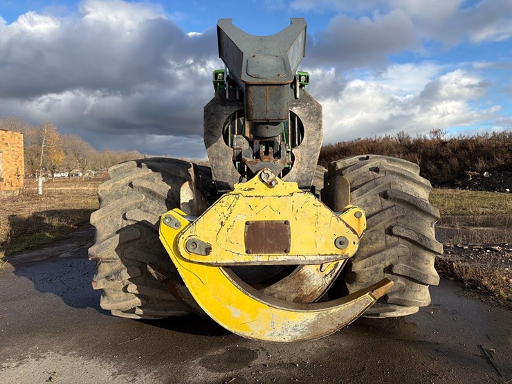 2016-deere-648l-image-5