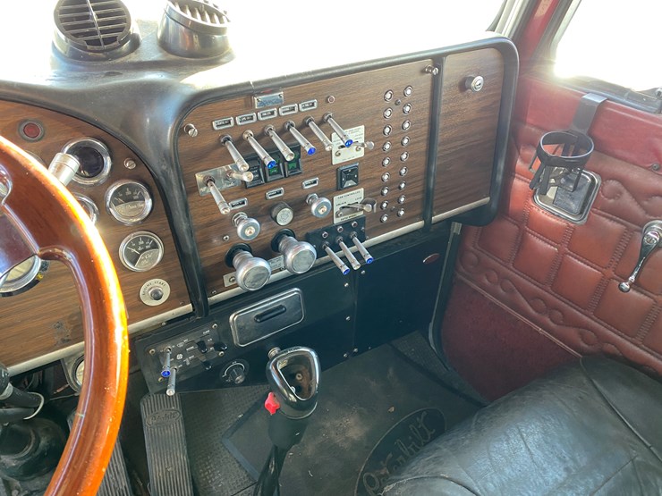 #1010-•-1984-peterbilt-sleeper-cab-semi-(has-wi-title)-(colfax,-wi)-image-44