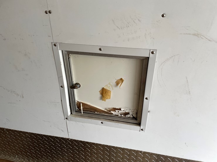 #1397-•-2001-karavan-expedition-trailer-(no-title)-(of)-image-48