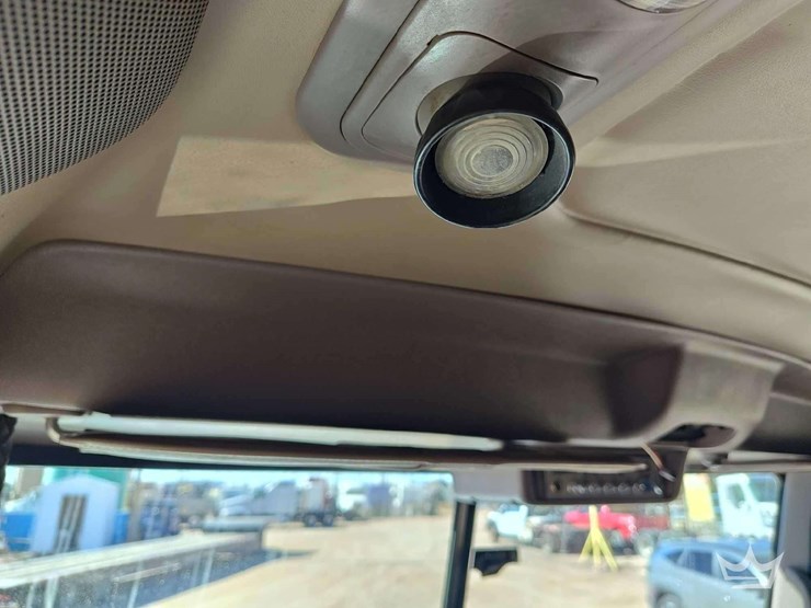 2014-peterbilt-388-image-51