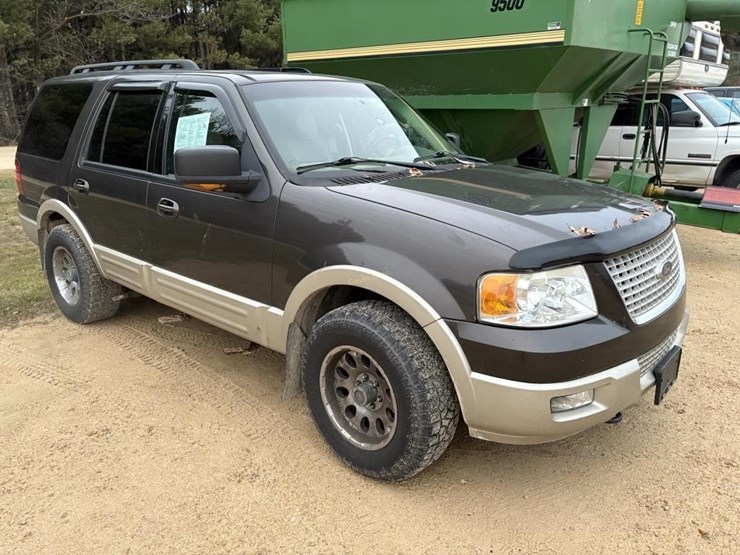 2005-ford-expedition-image-3