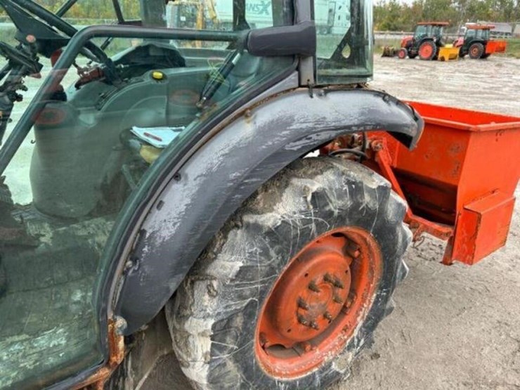 2008-kubota-m7040d-image-37