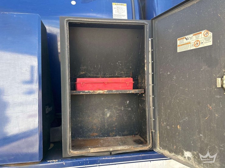 2015-peterbilt-348-image-23