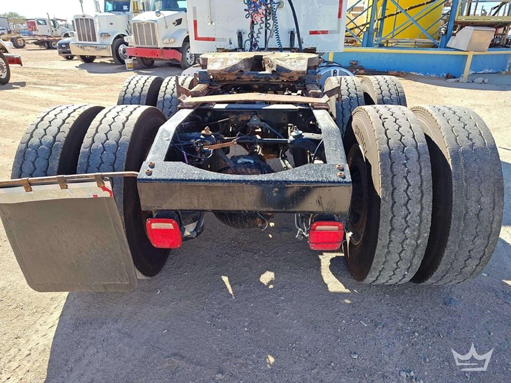 2016-peterbilt-389-image-28