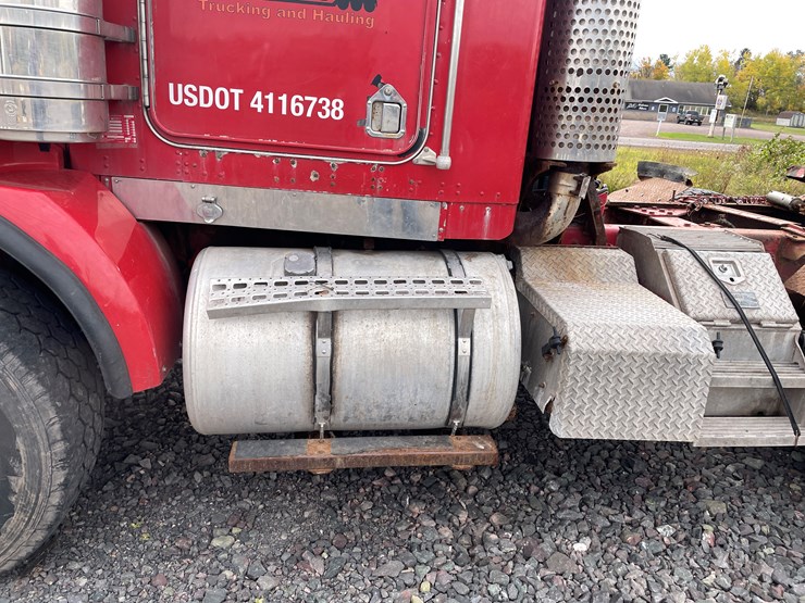 #208-•-2004-kenworth-semi-tractor-truck-(has-mi-title)-(greenland,-mi)-image-7