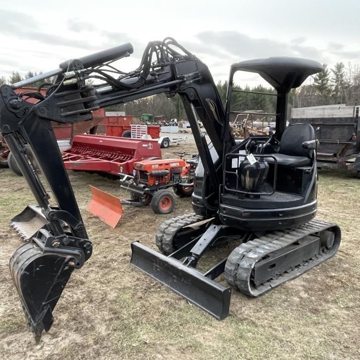 Komatsu 28UU-2 Mini Excavator
