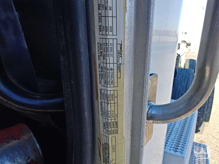 2012-peterbilt-386-image-32