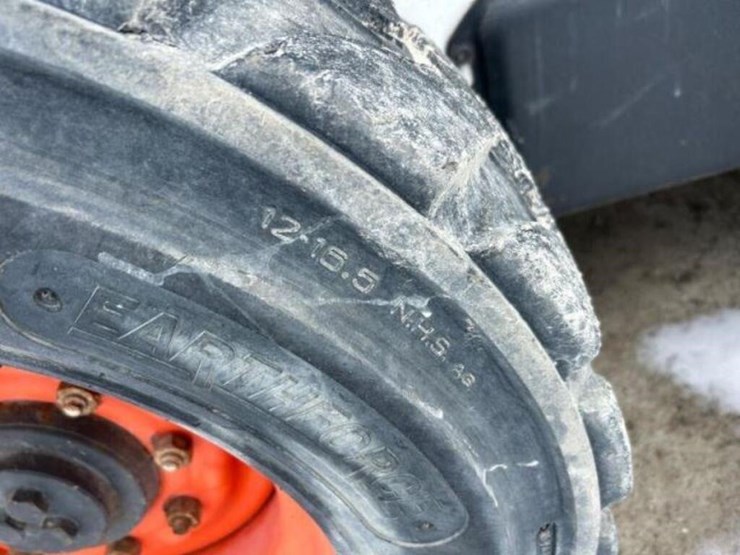 2010-bobcat-s300-image-30