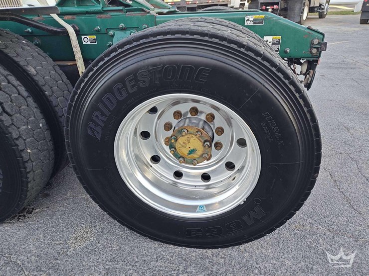 2015-peterbilt-389-image-48