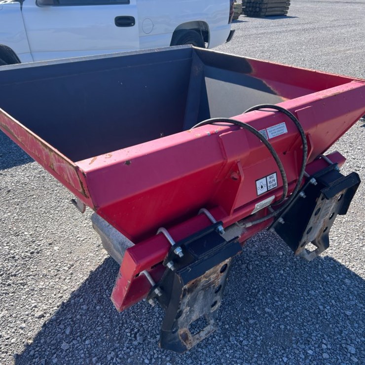 #29761 • BUCK RAKE BF1000 BAGGING BUCKET