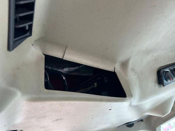 2008-kubota-m7040d-image-13