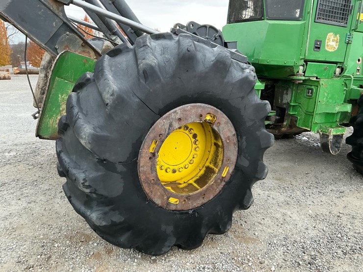2016-deere-648l-image-27