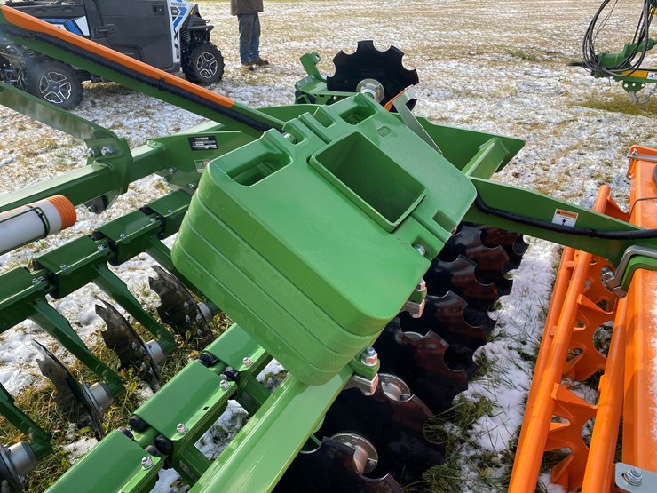 #1146-•-2023-unused-amazone-catros-4003-3-point-compact-disc-(waldo,-wi)-image-22