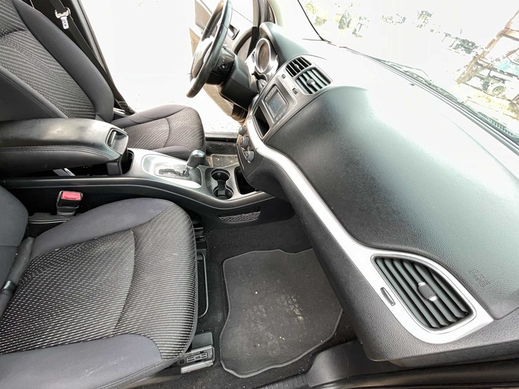 2013-dodge-journey-image-66