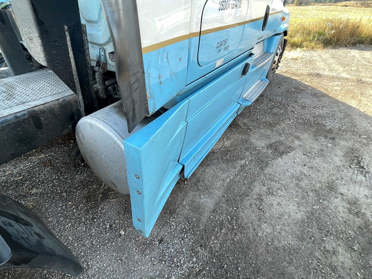 #206-•-2012-freightliner-cascadia-semi-tractor-(title-in-delay)-(denmark,-wi)-image-40