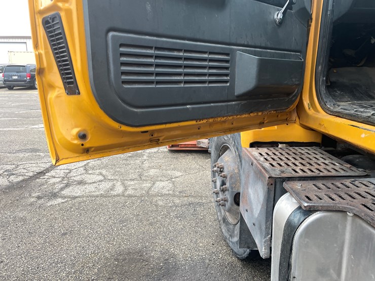 2001-gmc-topkick-image-26