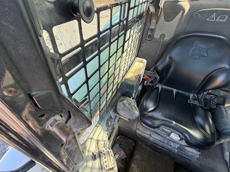 2013-bobcat-s750-image-16