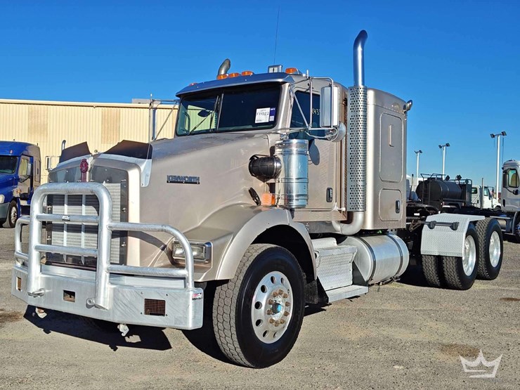2011-kenworth-t800-image-1