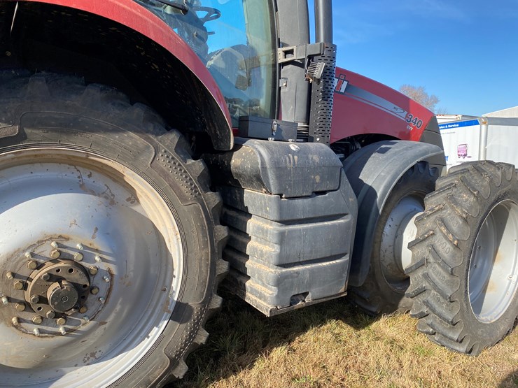 2014-case-ih-340-image-45