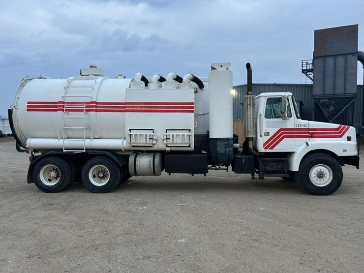 #1432-•-1992-volvo-(white-gmc)-vac-truck-image-6