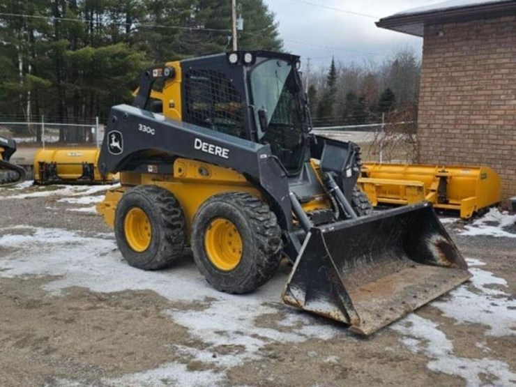 2020-deere-330g-image-10