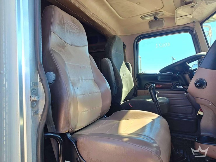 2014-peterbilt-388-image-35