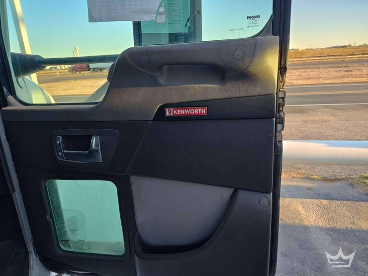 2012-kenworth-t660-image-47