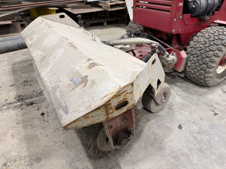 2015-ventrac-bhb580-broom-lawn-&-garden-tractor-attachments-sn:hb58ab2511-image-1