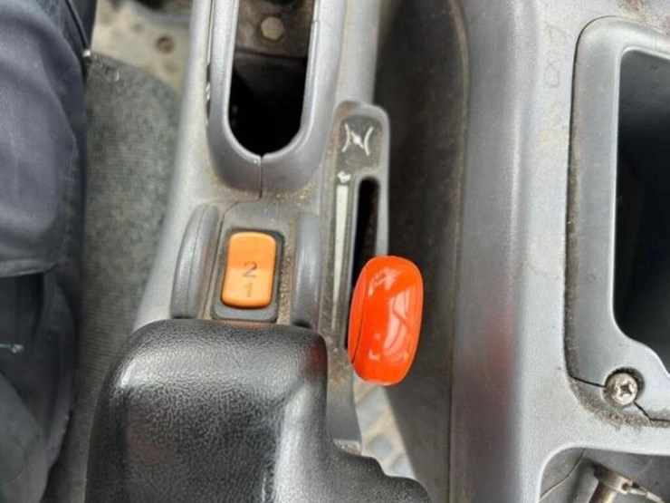 2008-new-holland-tv145-image-12