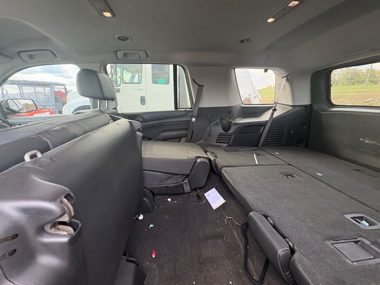 2018-chevrolet-tahoe-lt-image-12