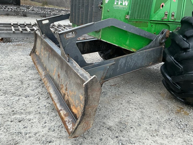 2016-deere-648l-image-25