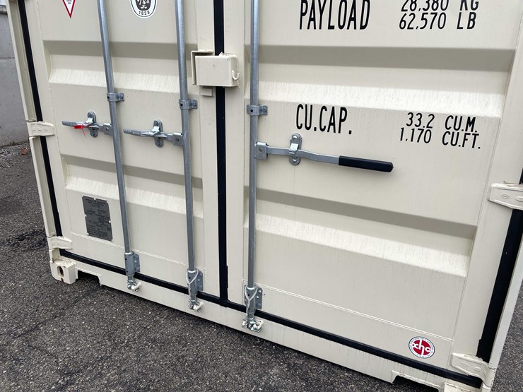 #1401-•-20'-shipping-container-(of)-image-8