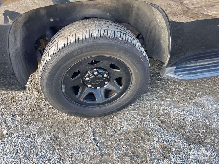 2016-chevrolet-tahoe-image-23