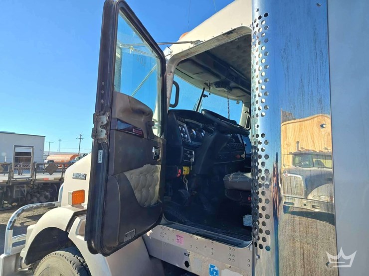 2012-kenworth-t800-image-41