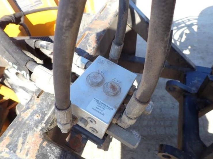 2008-kubota-m7040d-image-46