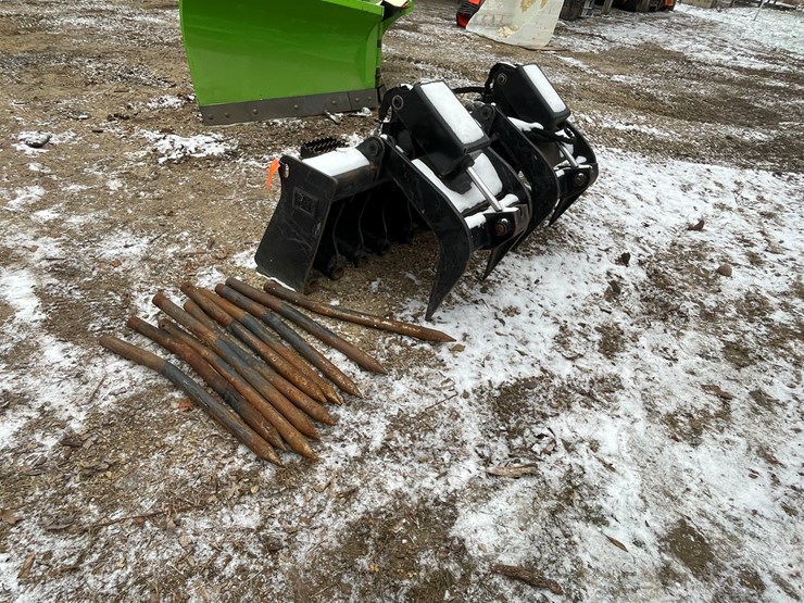 #2703-•-cat-skid-steer-grapple-bucket-(fall-creek,-wi)-image-1