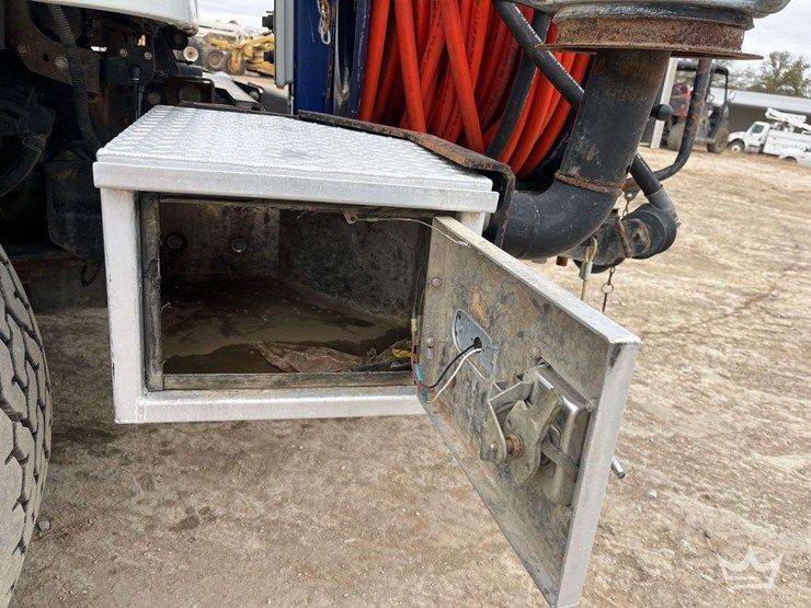 2010-international-7600-image-26