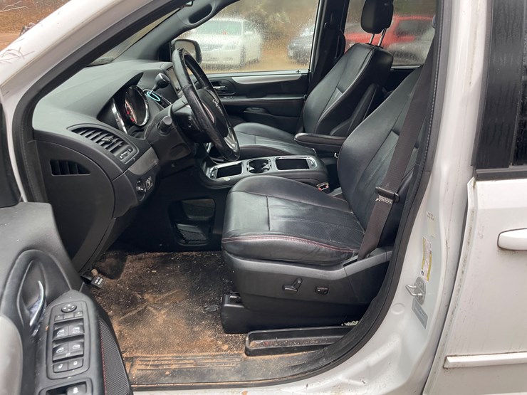 2017-dodge-grand-caravan-gt-image-28