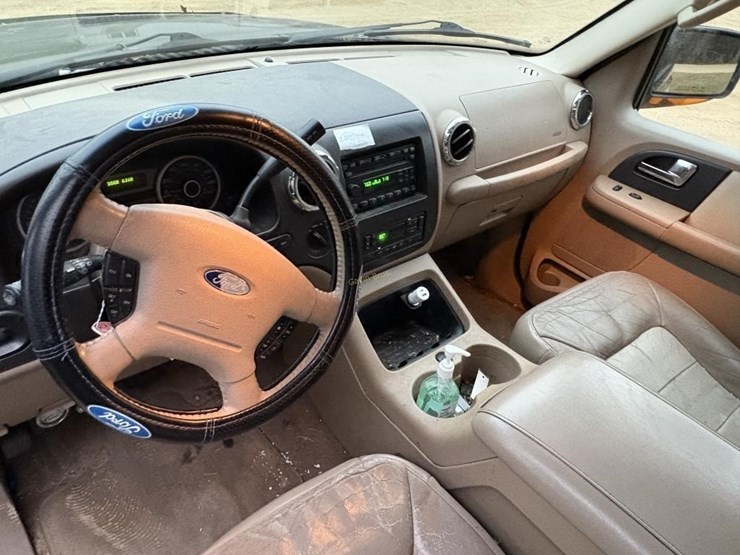 2005-ford-expedition-image-13