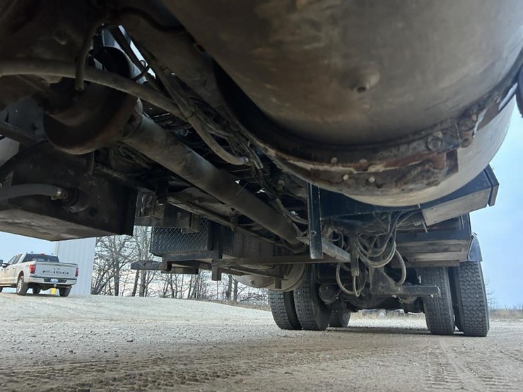 #1432-•-1992-volvo-(white-gmc)-vac-truck-image-47