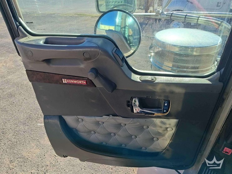 2012-kenworth-t800-image-18