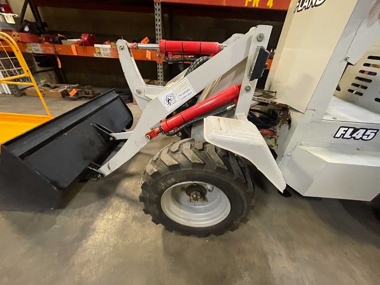 #1386-•-fland-4x4-front-loader-(ica)-image-9