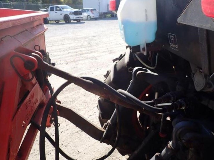 2011-kubota-m7040d-image-38